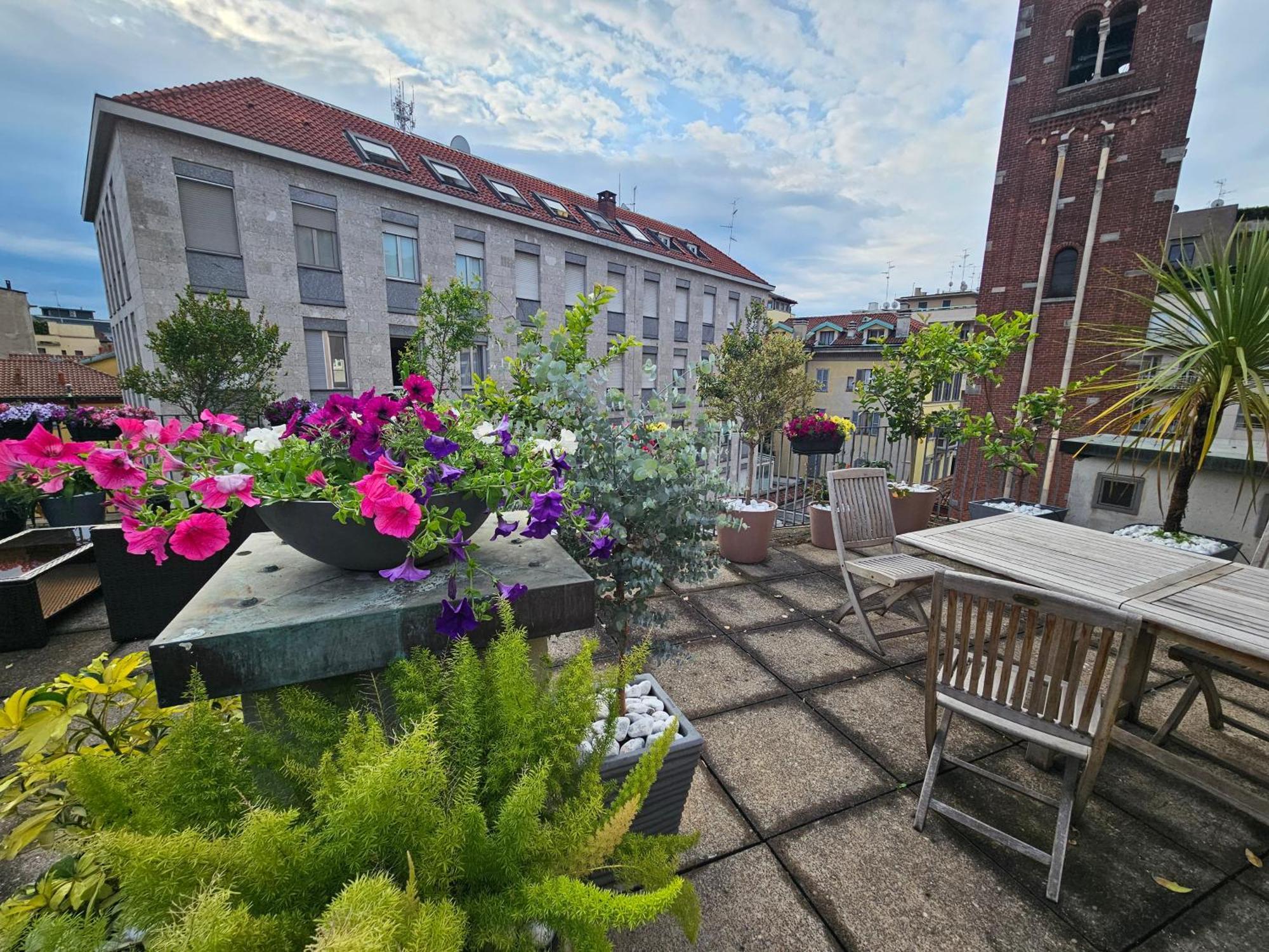 Exclusive Top Floor 2-Bedroom Flat Milan Exterior photo